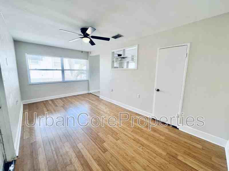 1527 5th St N #B3 - Photo 3 of 9