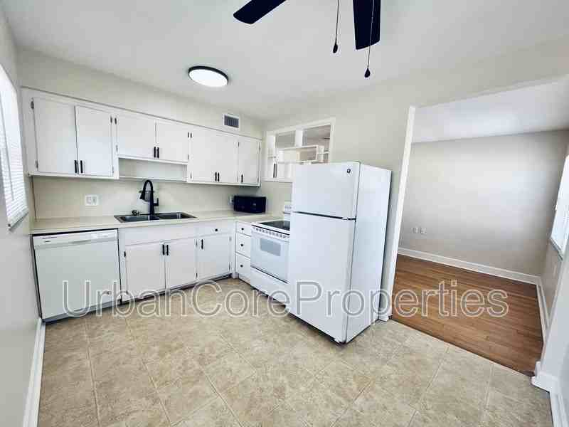 1527 5th St N #B3 - Photo 4 of 9