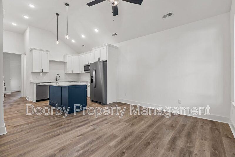 2305 Kirby Ave - Photo 4 of 18