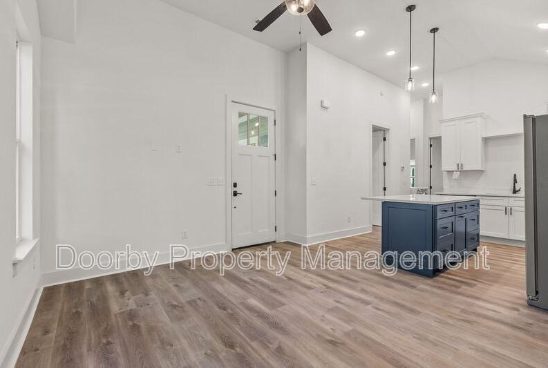 2305 Kirby Ave - Photo 5 of 18