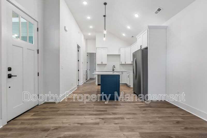 2305 Kirby Ave - Photo 7 of 18