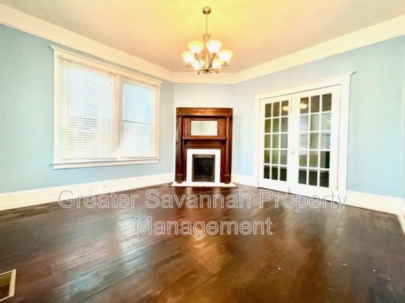 637 E 39th St - Photo 3 of 37