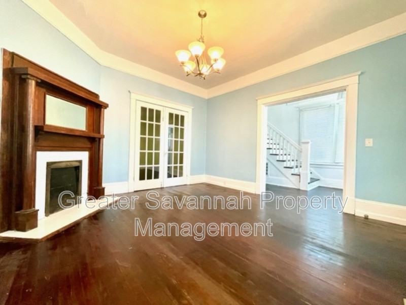 637 E 39th St - Photo 4 of 37