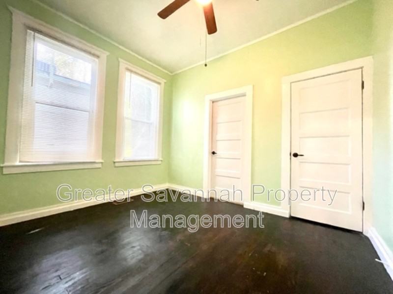 637 E 39th St - Photo 7 of 37