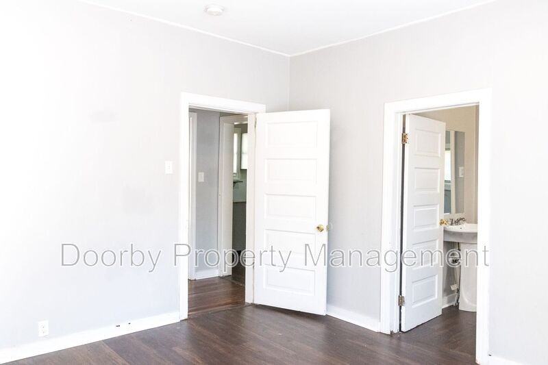 2009 Camden St - Photo 4 of 12