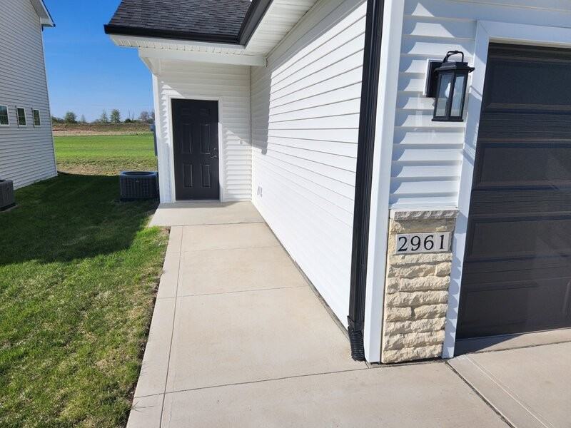 2961 Long Ave - Photo 2 of 24