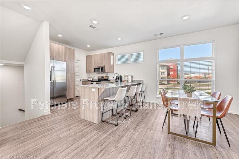 1768 S Razorback Rd - Photo 4 of 25