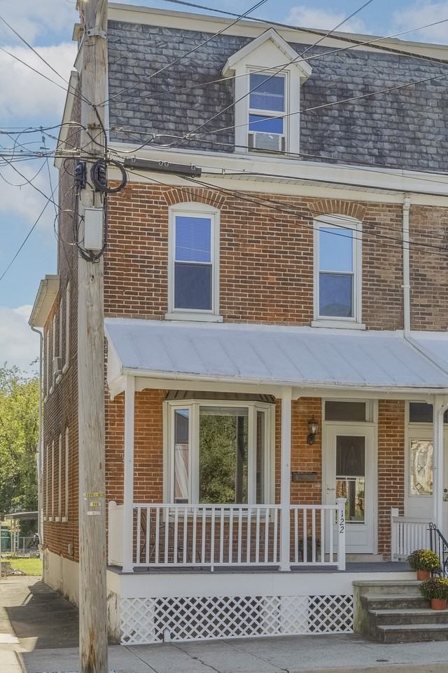 122 N Walnut St - Photo 2 of 28