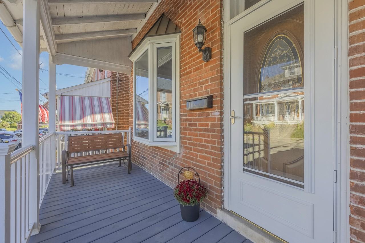 122 N Walnut St - Photo 3 of 28