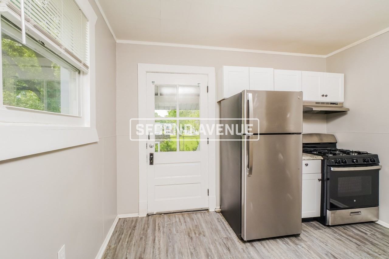 820 Hazel St - Photo 2 of 23