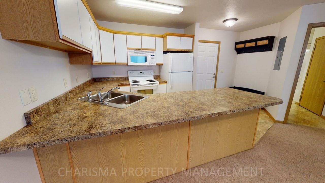 906 N Western Ave  and 911 N Oaks Ave - Photo 6 of 46