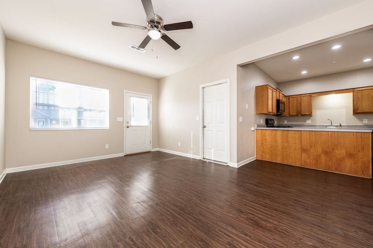 627 N 7th St - Photo 3 of 19