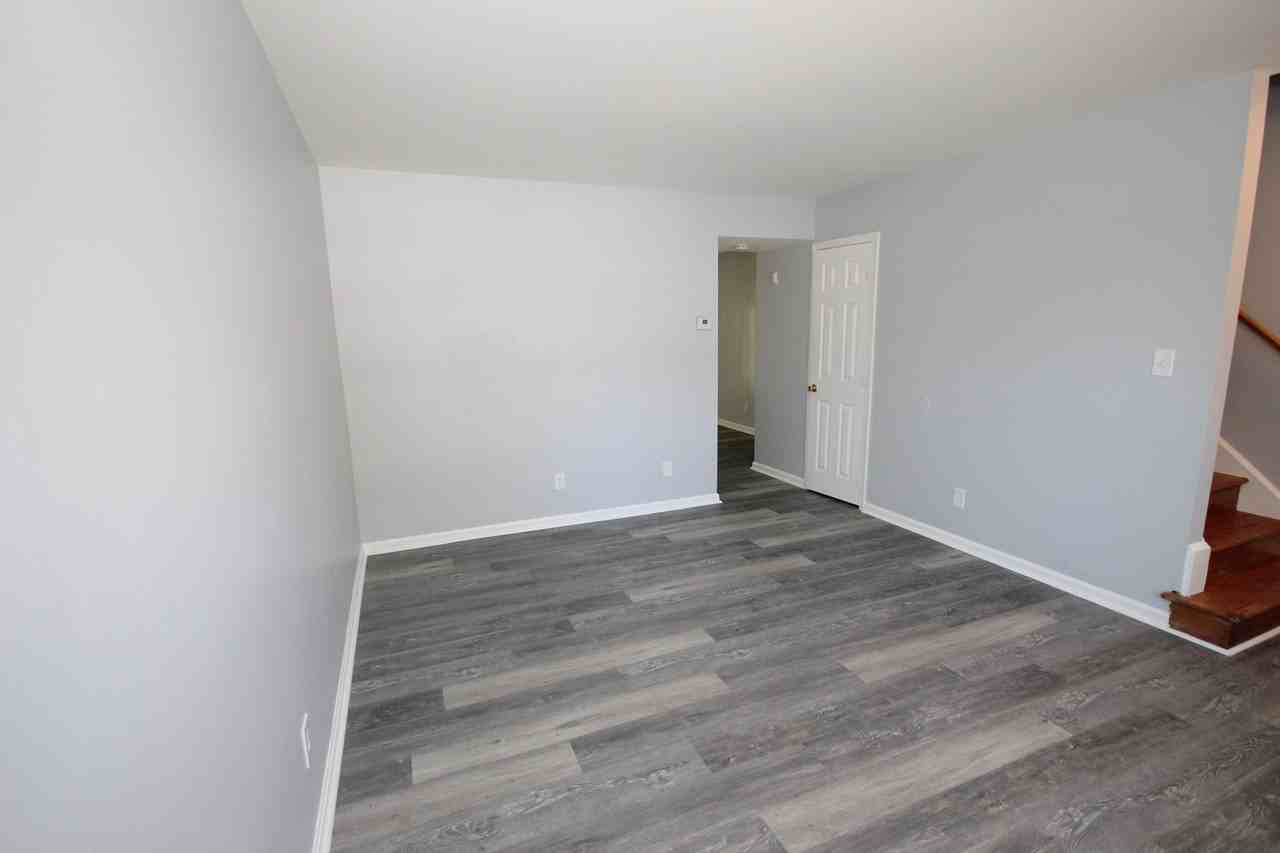 686 Holly Circle - Photo 4 of 37
