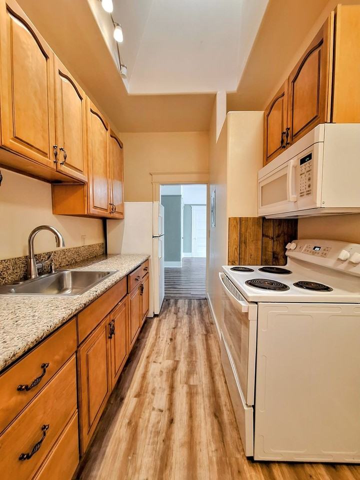 N11th35 - Photo 2 of 32