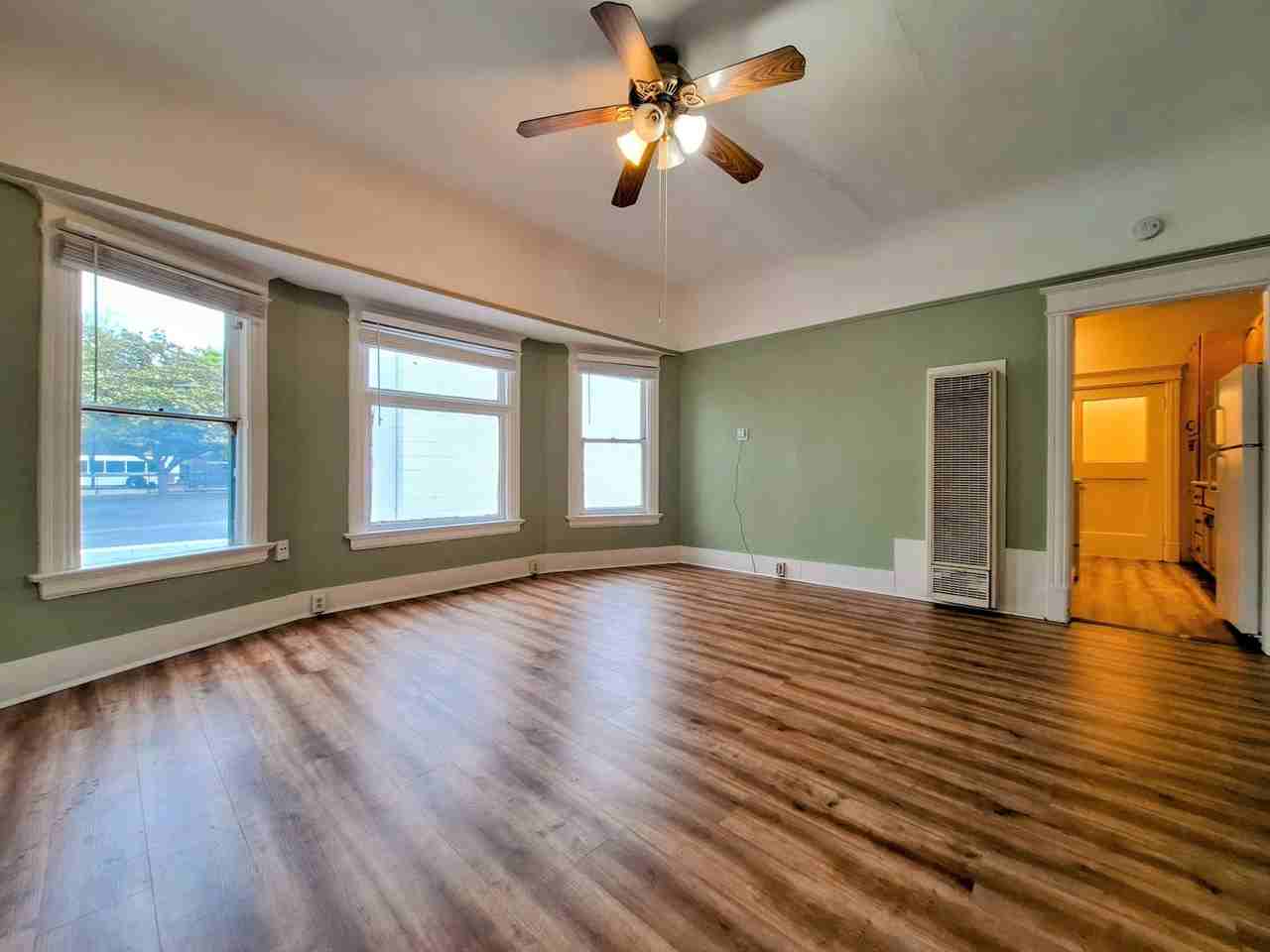 N11th35 - Photo 3 of 32