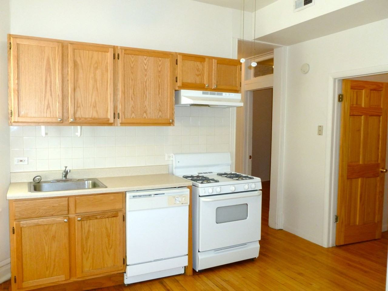 725 S Loomis - Photo 4 of 20