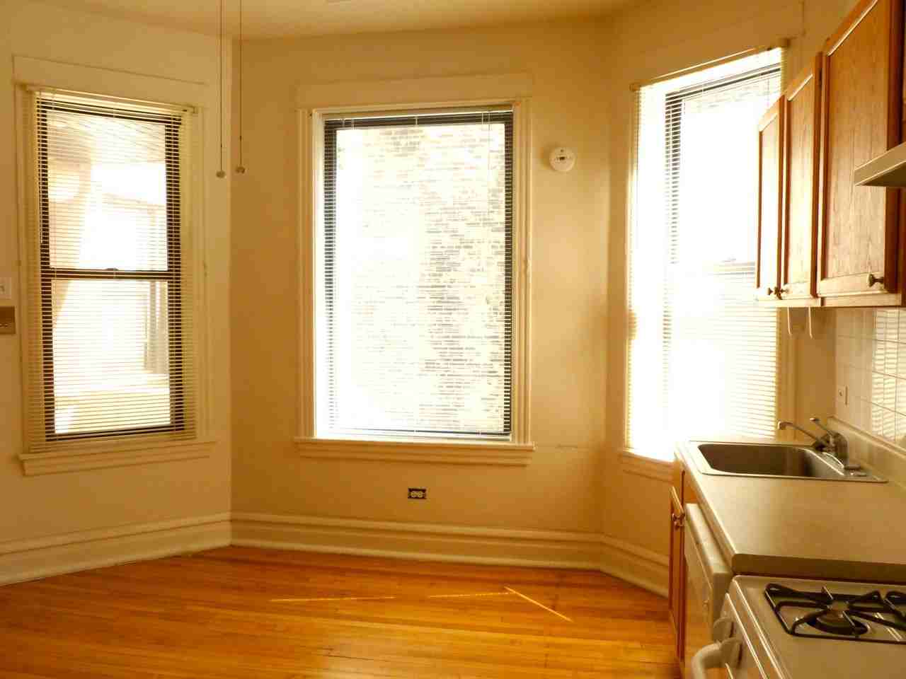 725 S Loomis - Photo 5 of 20