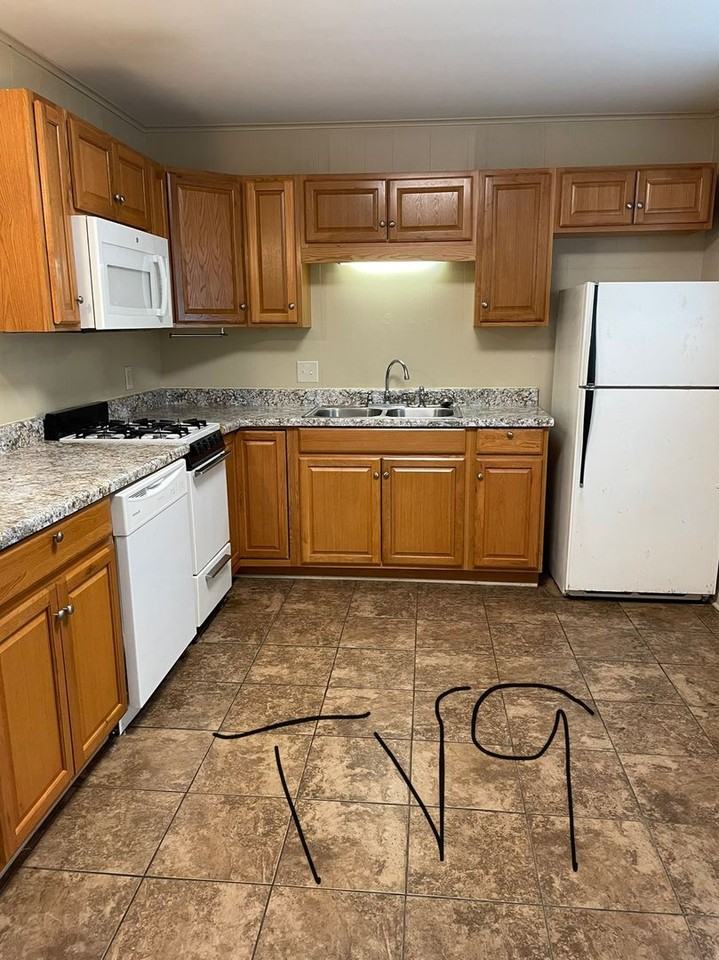 606 S Trenton St #9 - Photo 2 of 5