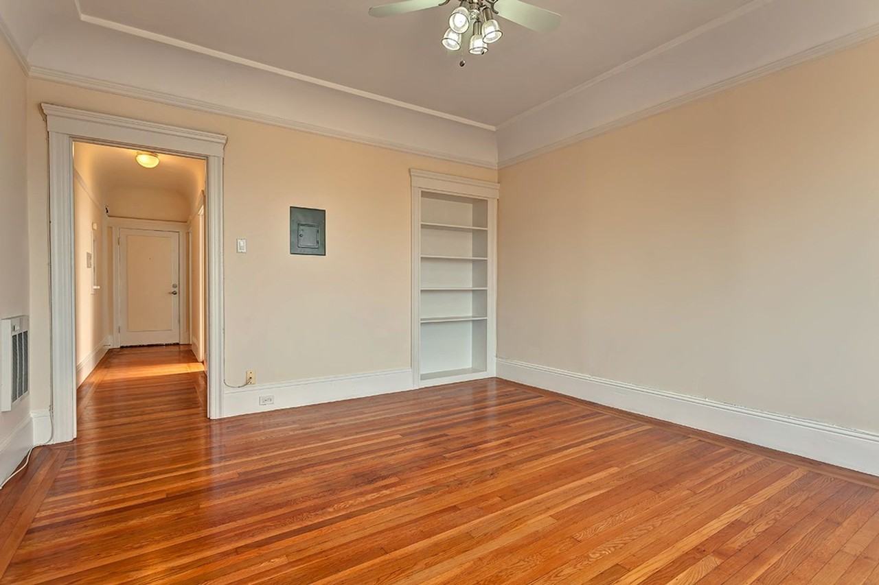 Lombard - Photo 2 of 10