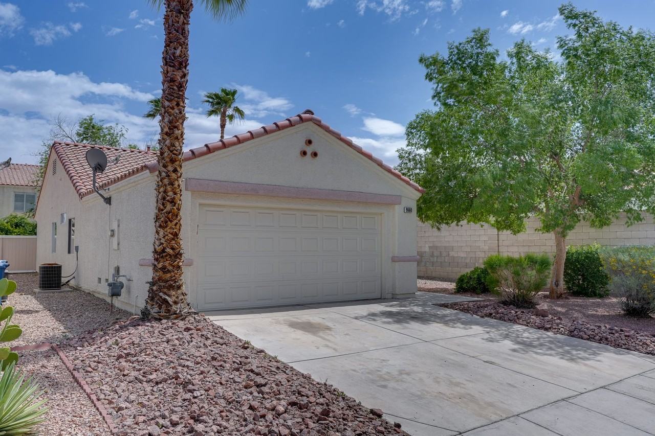 9660 Crystal Ridge Rd - Photo 2 of 29