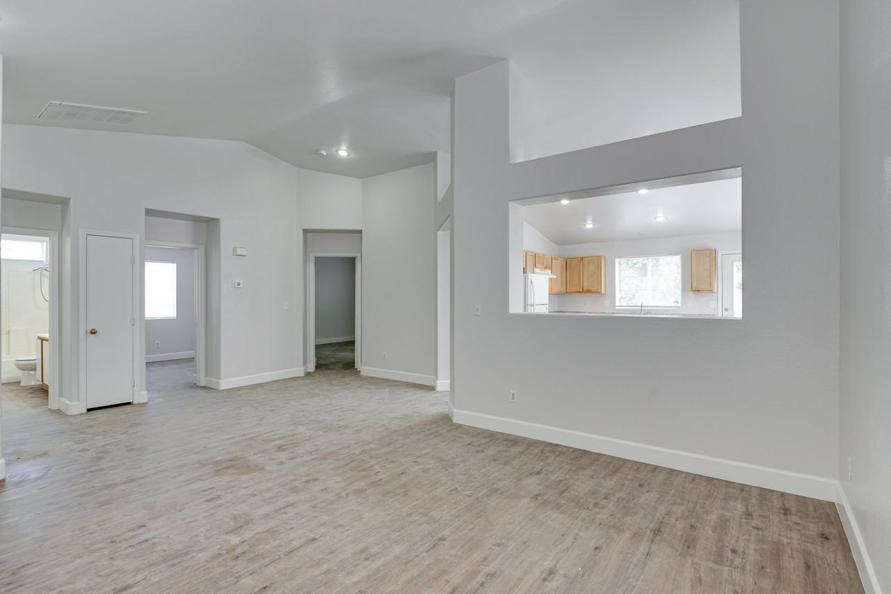 9660 Crystal Ridge Rd - Photo 7 of 29