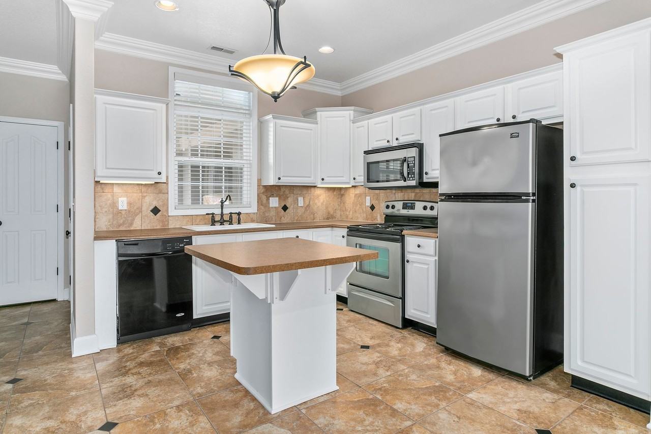 1400 George Court - Photo 2 of 12