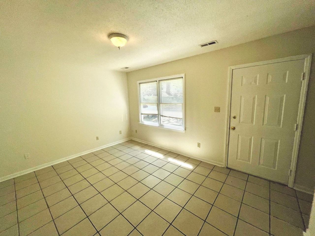 SHJ08 - 104 Guyton Loop - Photo 2 of 10