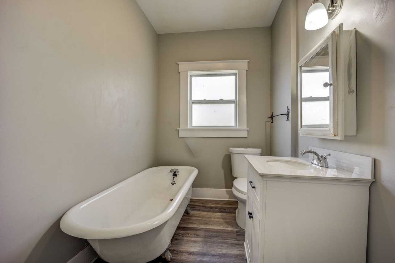 1704 S Q St - Photo 4 of 23