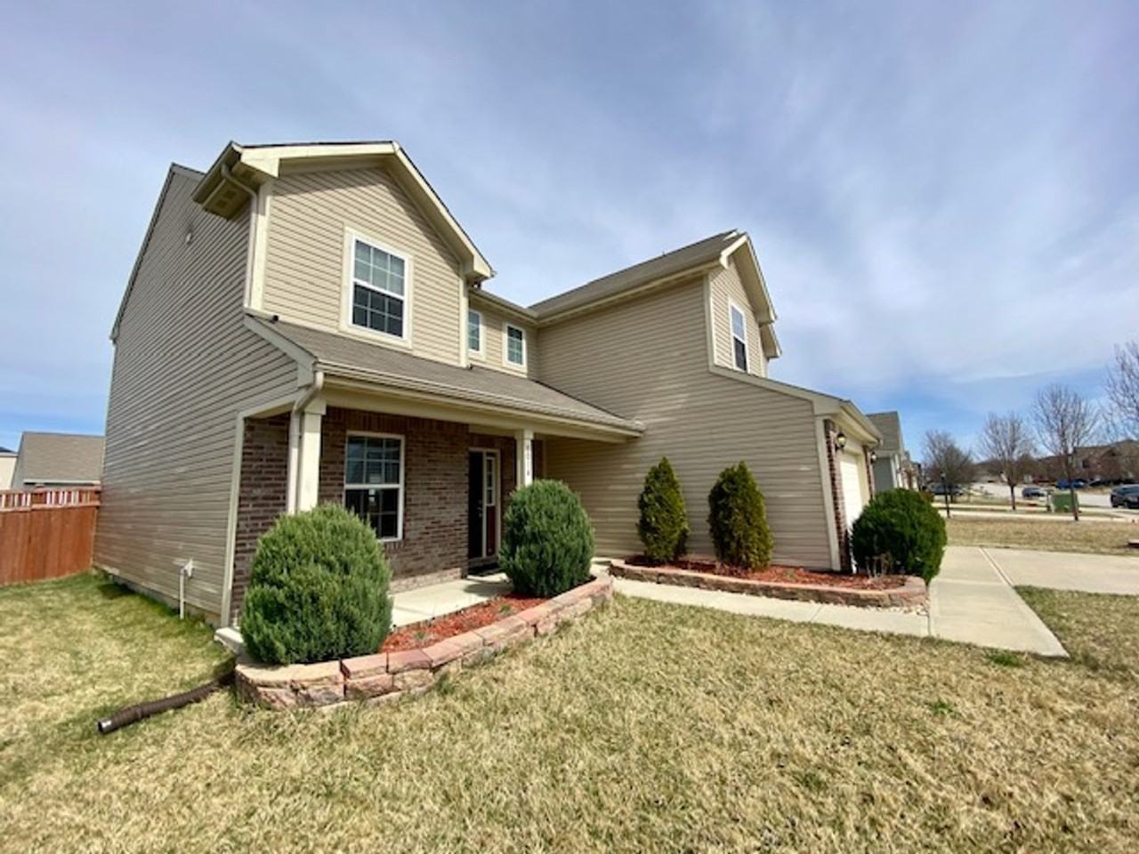 8014 Harshaw Dr - Photo 3 of 50