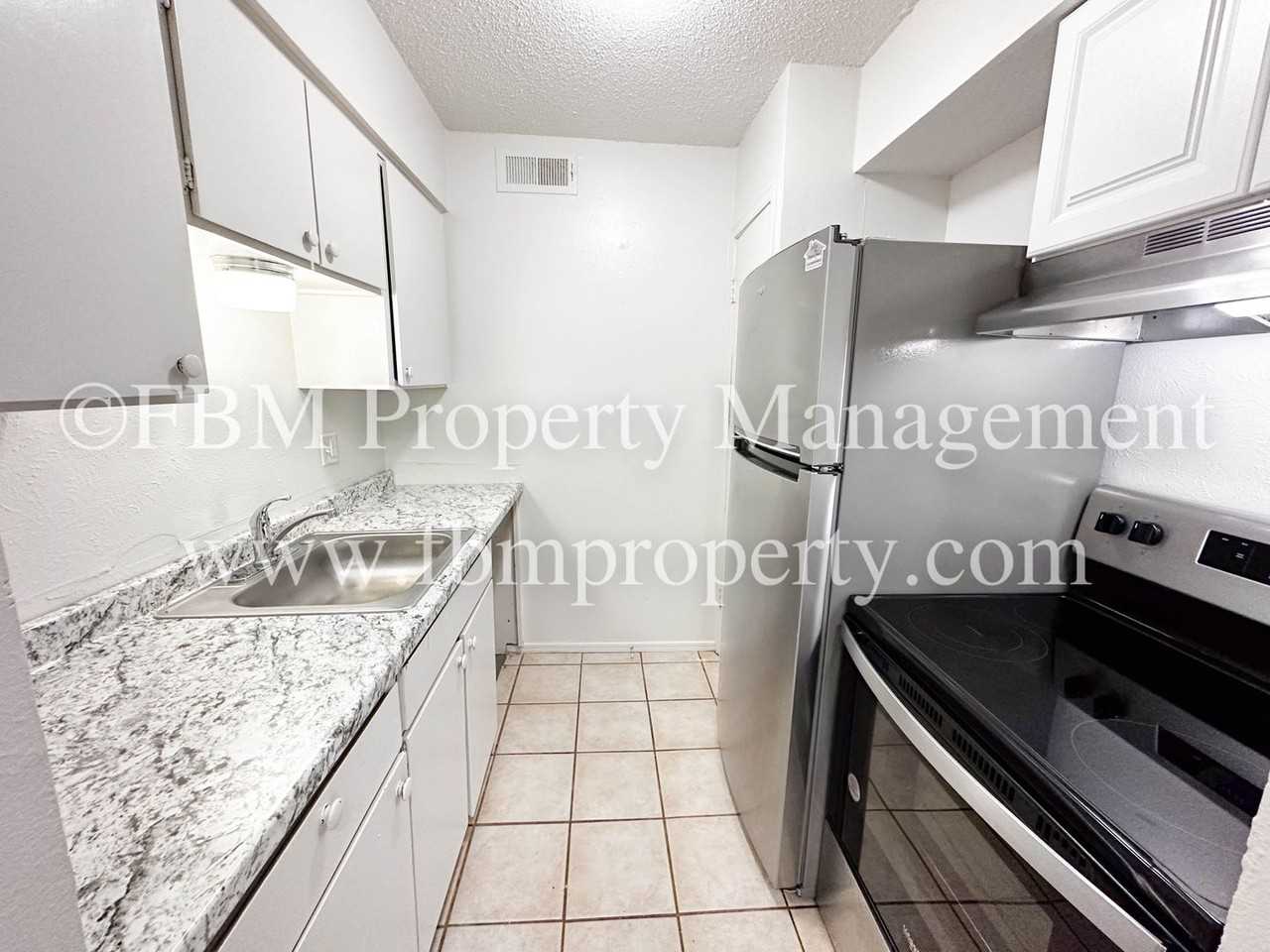 1401 North Clay Street #F - Photo 5 of 12