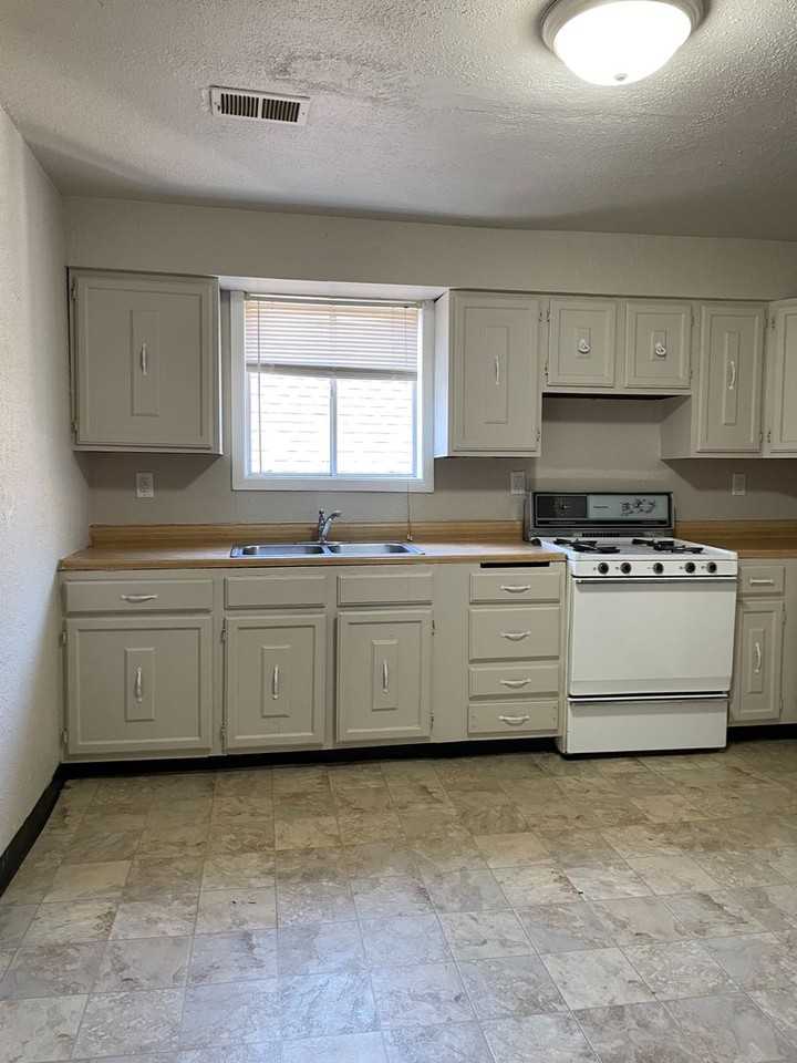 2739 8 1/2 Ave - Photo 2 of 17