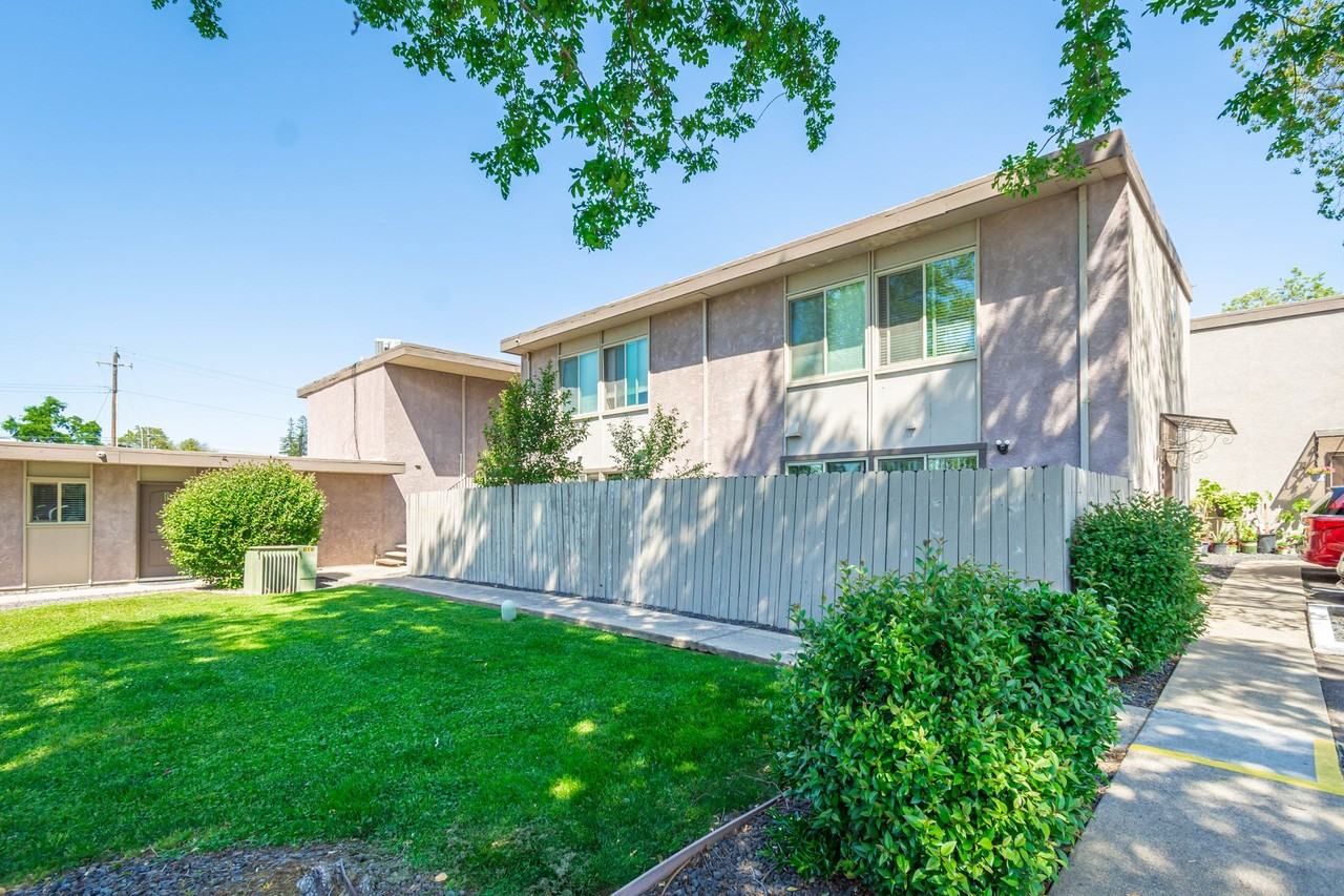 Carmichael Woods Apartments - Photo 4 of 10