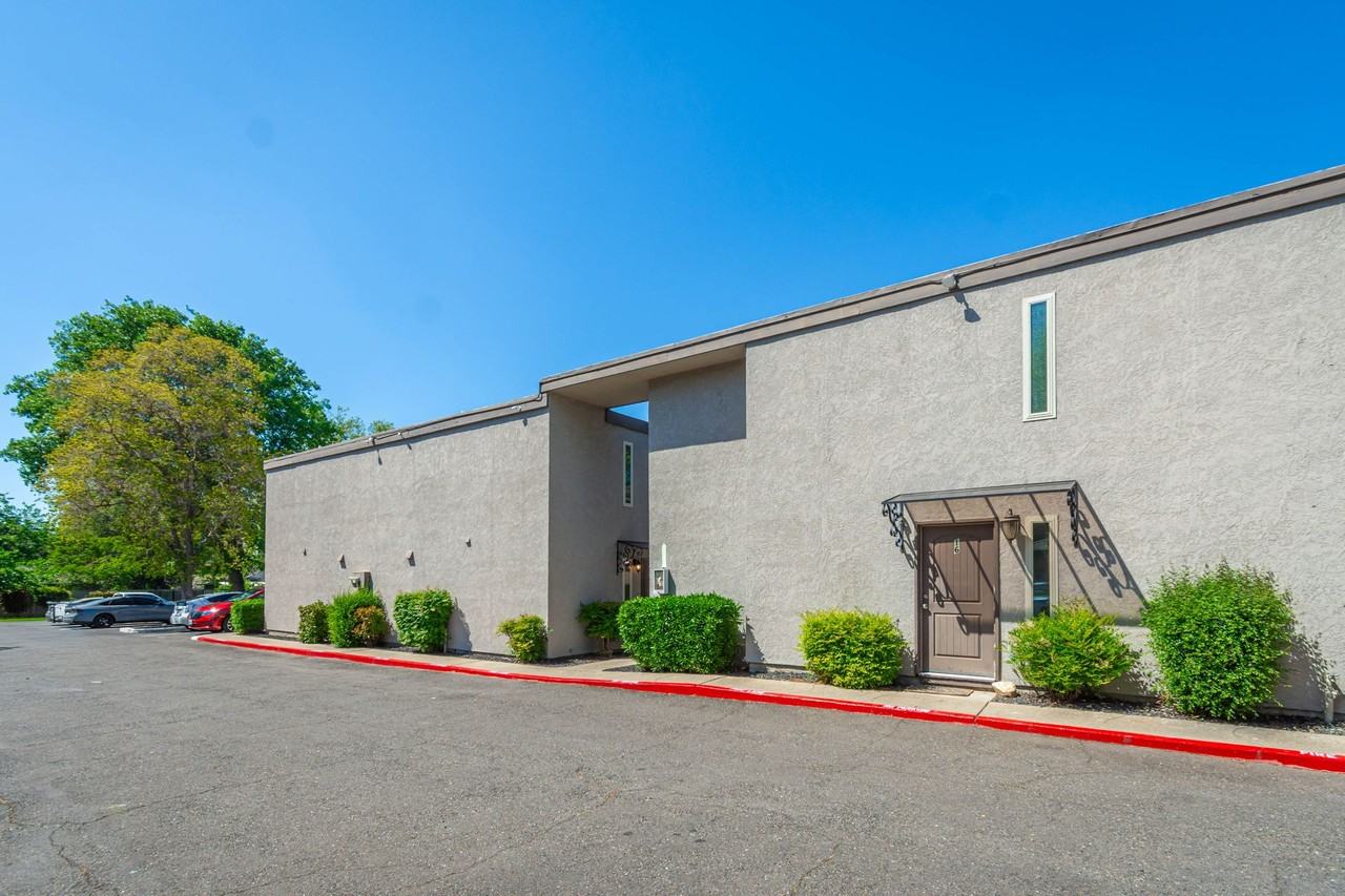 Carmichael Woods Apartments - Photo 3 of 10