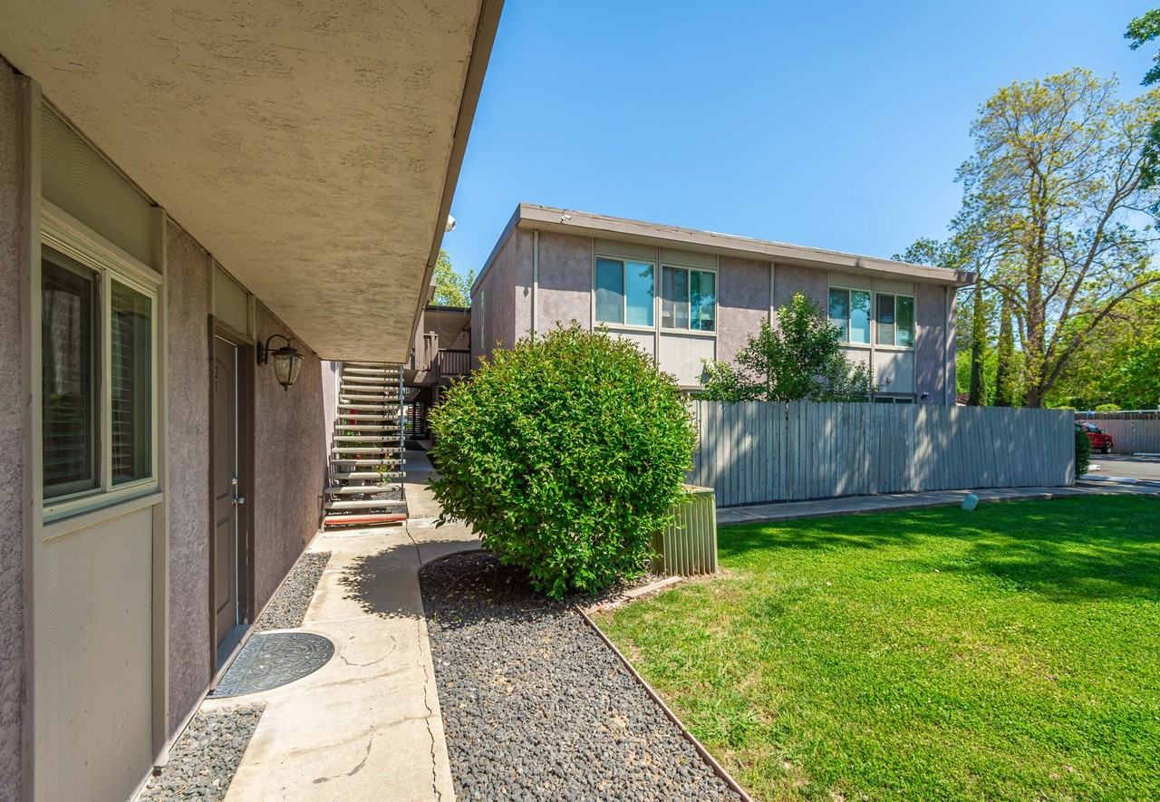 Carmichael Woods Apartments - Photo 5 of 10