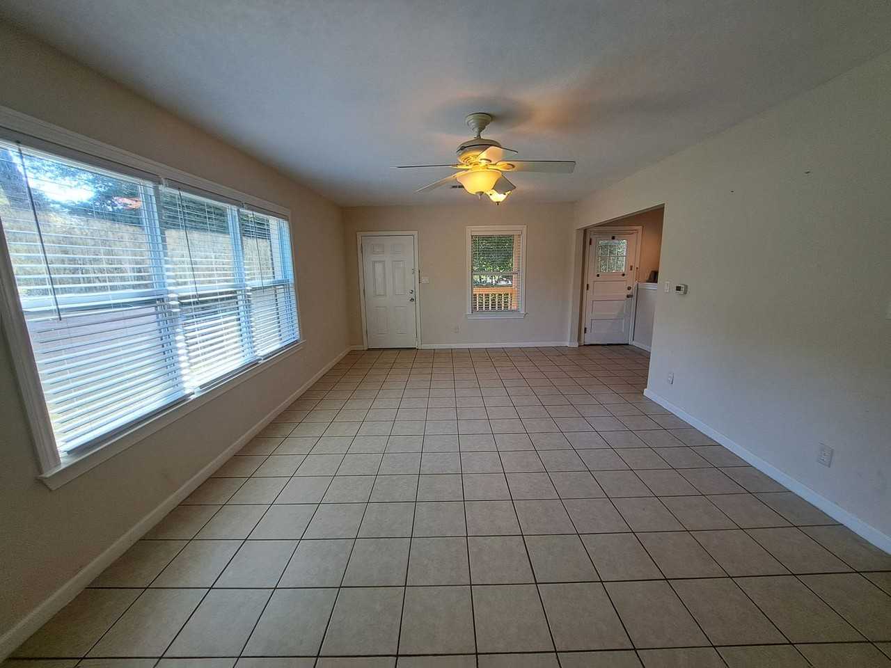 251 Willow St - Photo 3 of 19