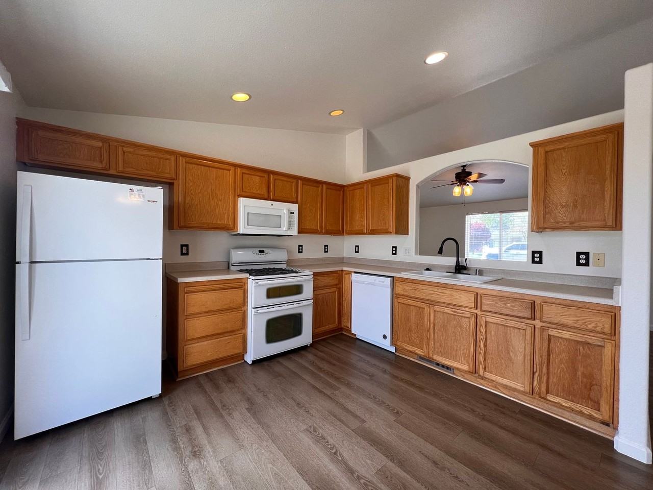 122 Prairie Ln - Photo 2 of 29