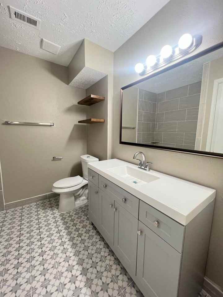 2410 Rolling Glen Dr - Photo 2 of 22