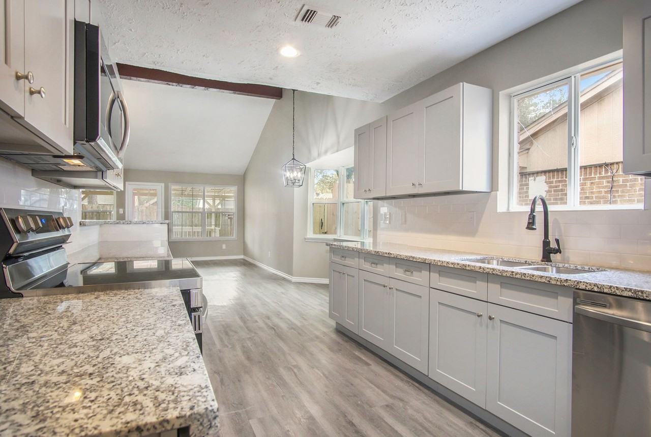 2410 Rolling Glen Dr