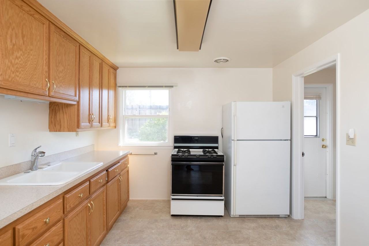 115 Wilson Dr - Photo 4 of 9