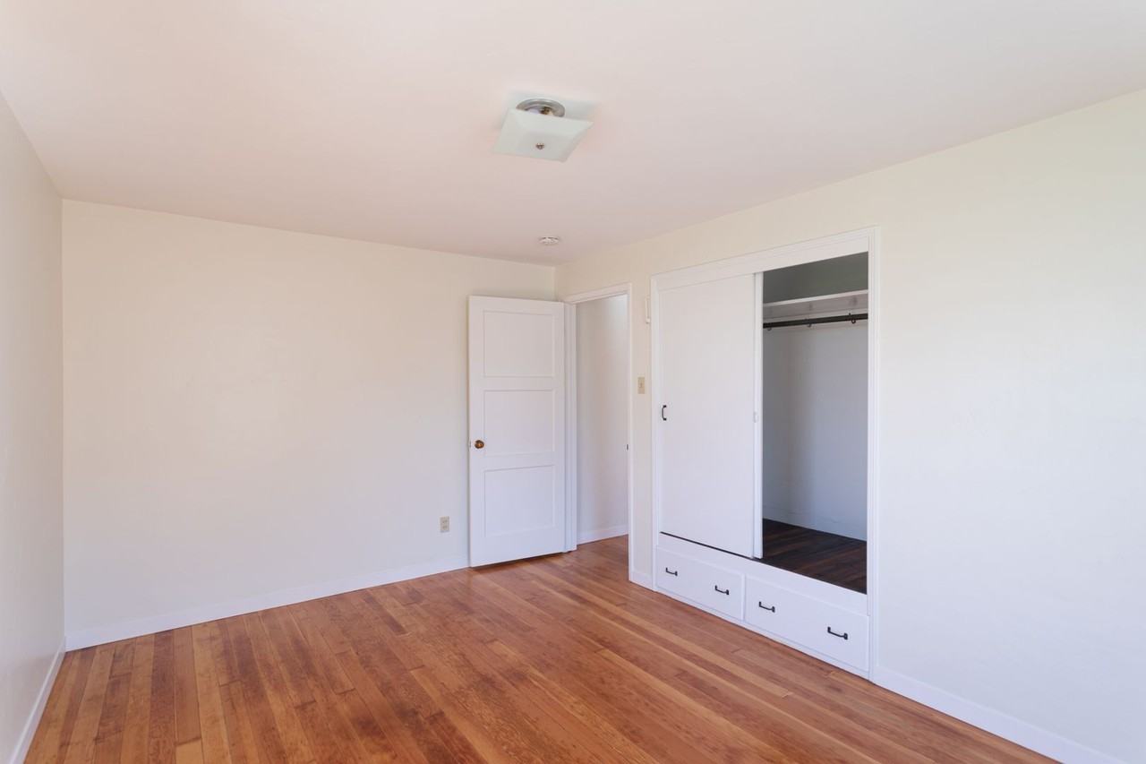 115 Wilson Dr - Photo 6 of 9