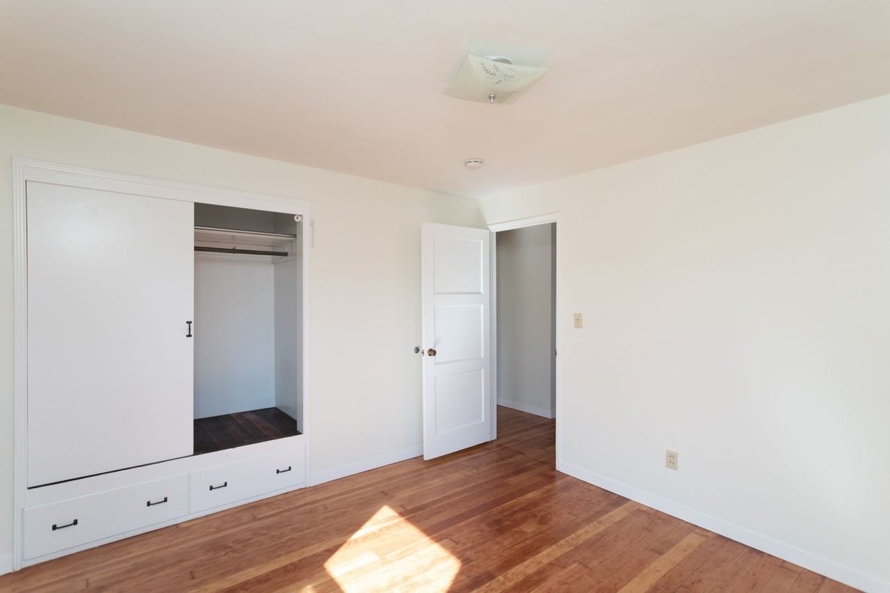 115 Wilson Dr - Photo 7 of 9