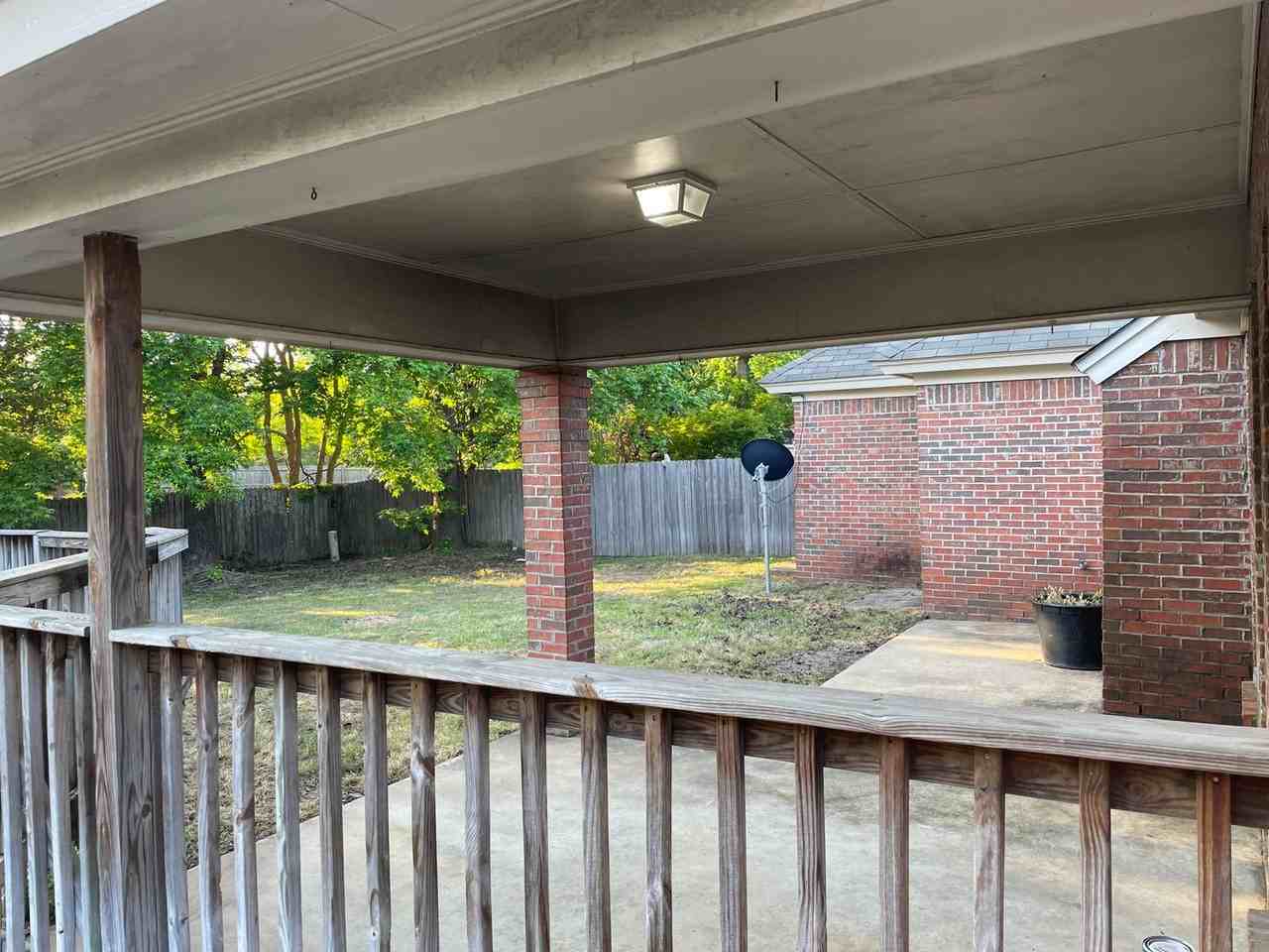618 Ridge Park Dr - Photo 4 of 35
