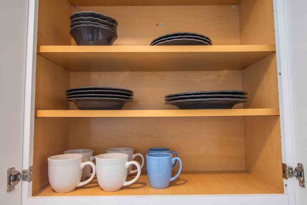 1670 Roselawn Rd - Photo 5 of 18