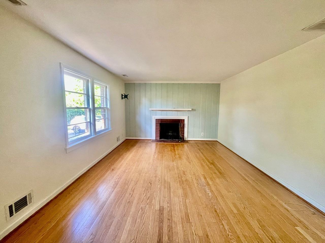 2306 Larkwood Rd - Photo 2 of 13
