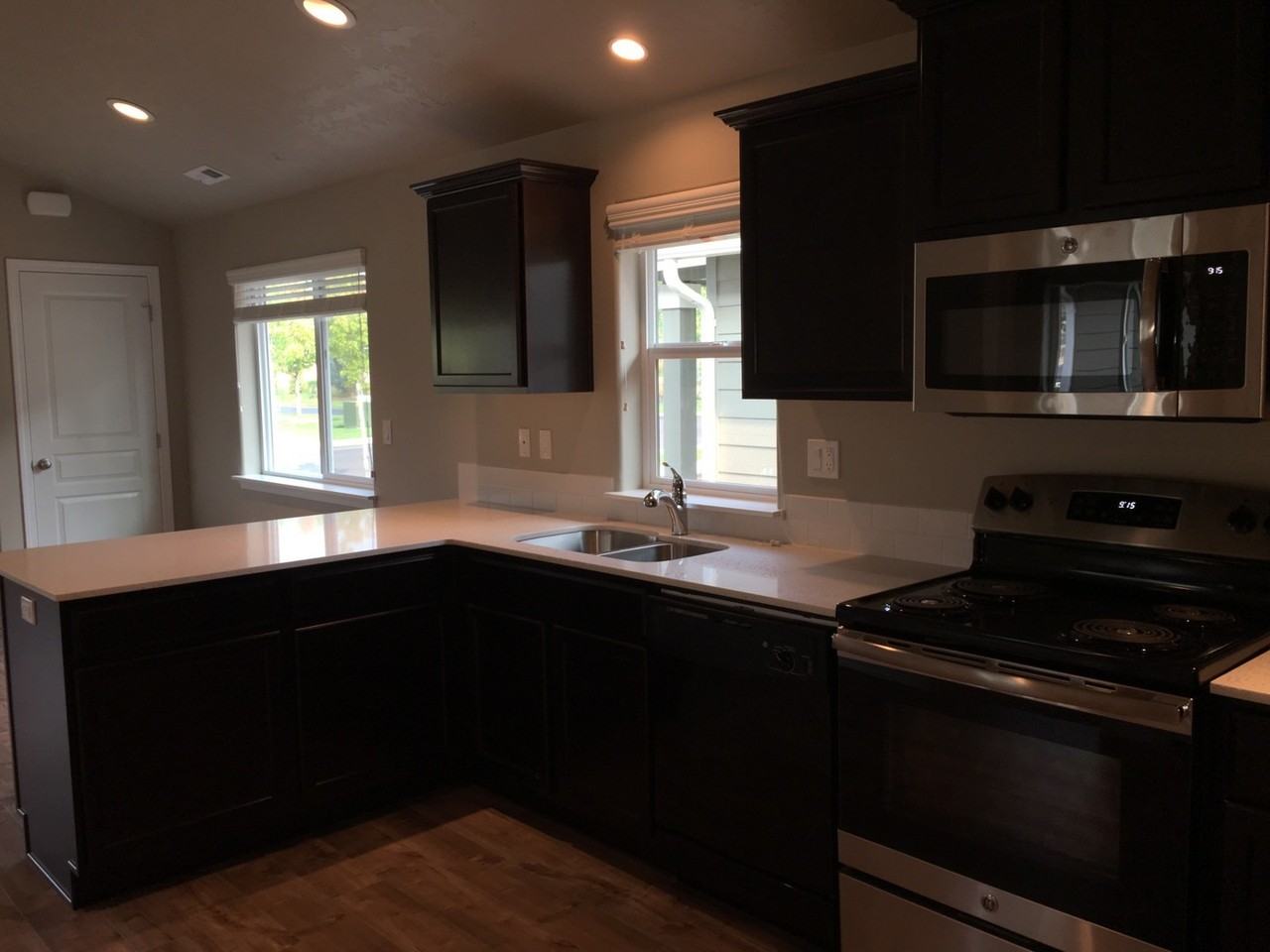 552 N Trinity Way - Photo 2 of 11