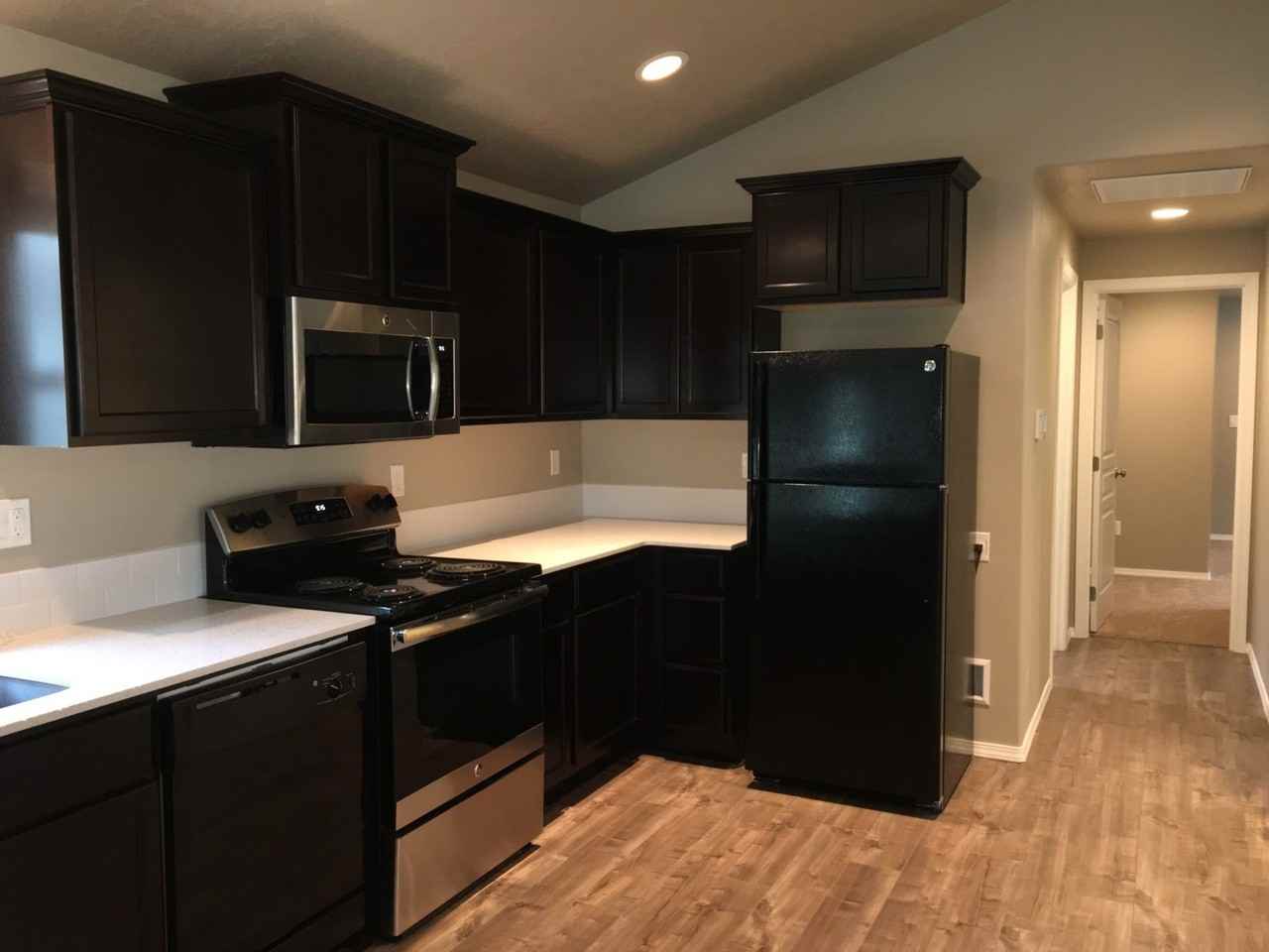 552 N Trinity Way - Photo 3 of 11