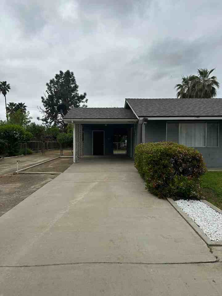 9522 Golden State Blvd - Photo 2 of 27