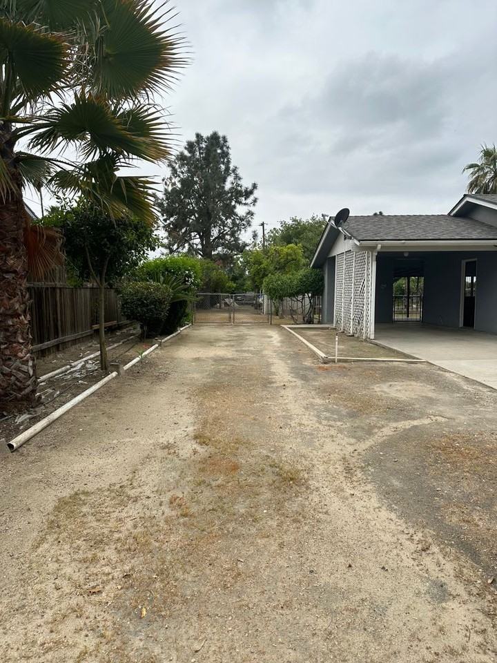 9522 Golden State Blvd - Photo 3 of 27