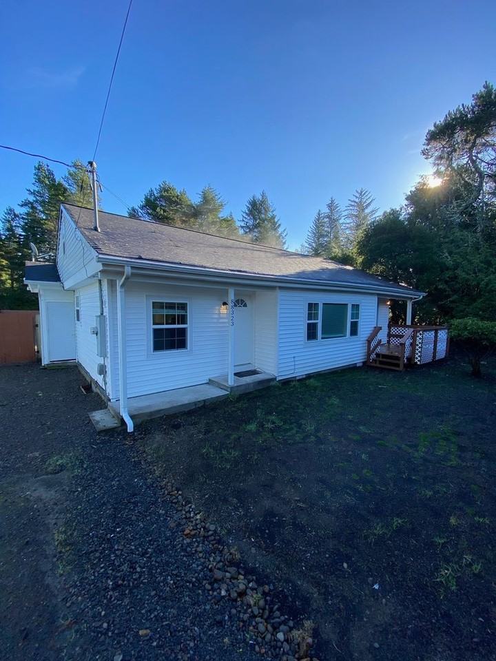 88323 Highway 101 - Photo 2 of 8