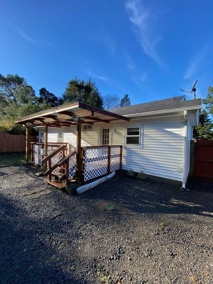 88323 Highway 101 - Photo 3 of 8